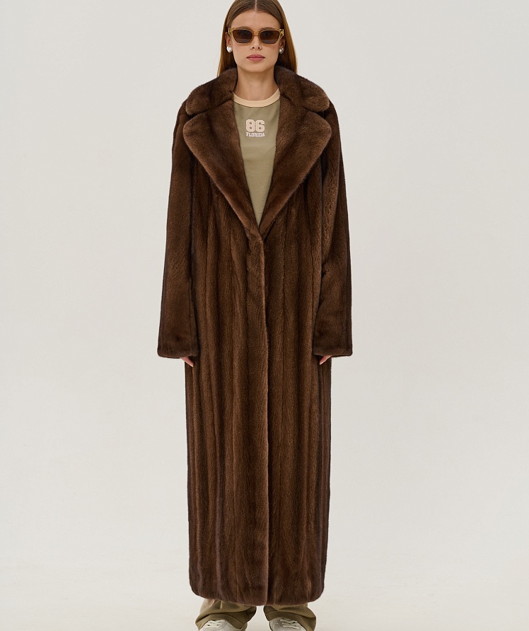 Пальто из коричневой норки с английским воротом 140 см